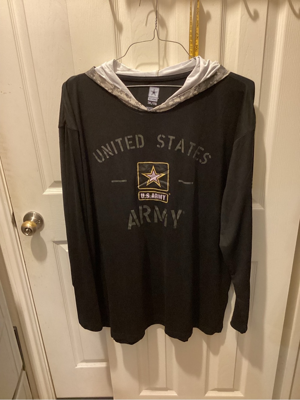 U.S. Army Black Crew Neck Graphic Tee with White Accent